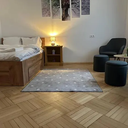 Апартаменты Stylish In Heart Of Old Town *